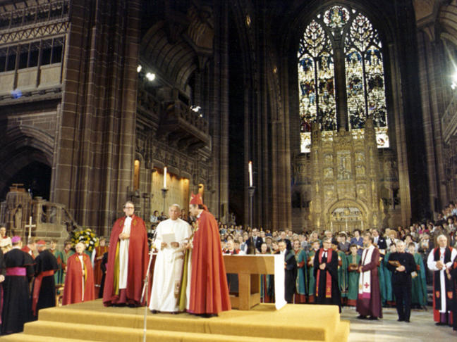 Tento obrázok nemá vyplnený ALT popisok, jeho názov je jan-pavol-ii-anglikanska-katedrala-canterbury-1982.jpg