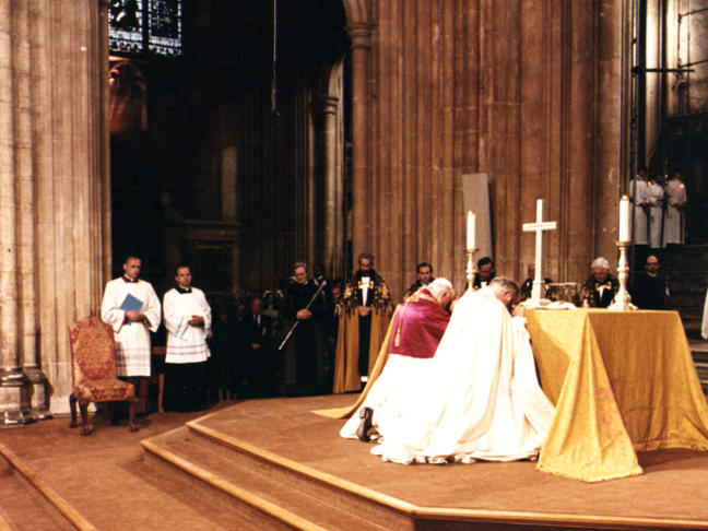 Tento obrázok nemá vyplnený ALT popisok, jeho názov je jan-pavol-ii-robert-runcie-canterbury-katedrala-1982.jpg